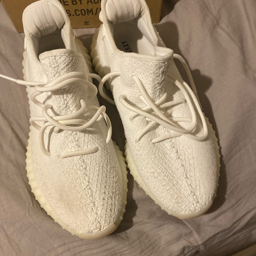 White Yeezy men’s 10 1/2